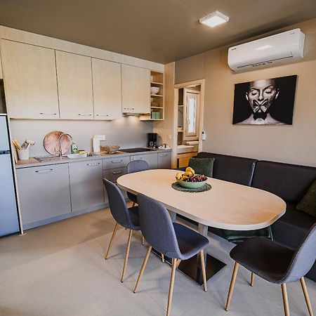 Deluxe Lake View Mobile Homes With Thermal Riviera Tickets Чатеж-об-Сави Экстерьер фото