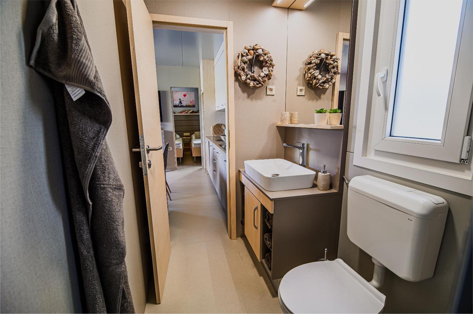 Deluxe Lake View Mobile Homes With Thermal Riviera Tickets Чатеж-об-Сави Экстерьер фото