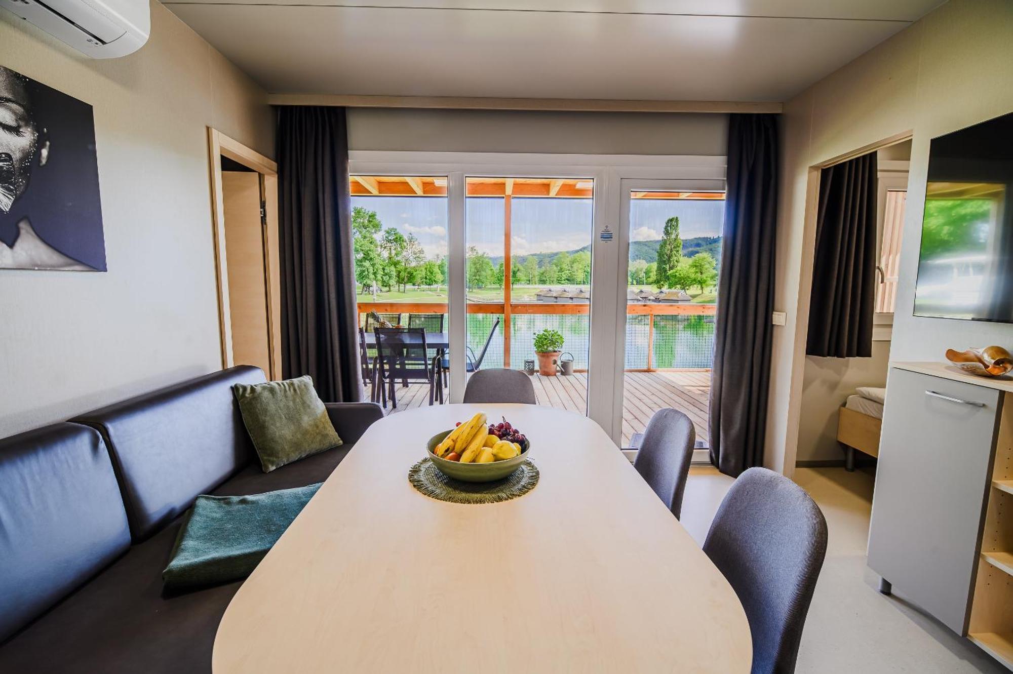 Deluxe Lake View Mobile Homes With Thermal Riviera Tickets Чатеж-об-Сави Экстерьер фото