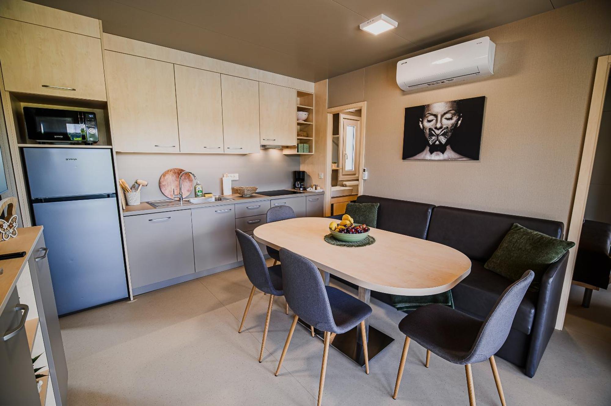 Deluxe Lake View Mobile Homes With Thermal Riviera Tickets Чатеж-об-Сави Экстерьер фото