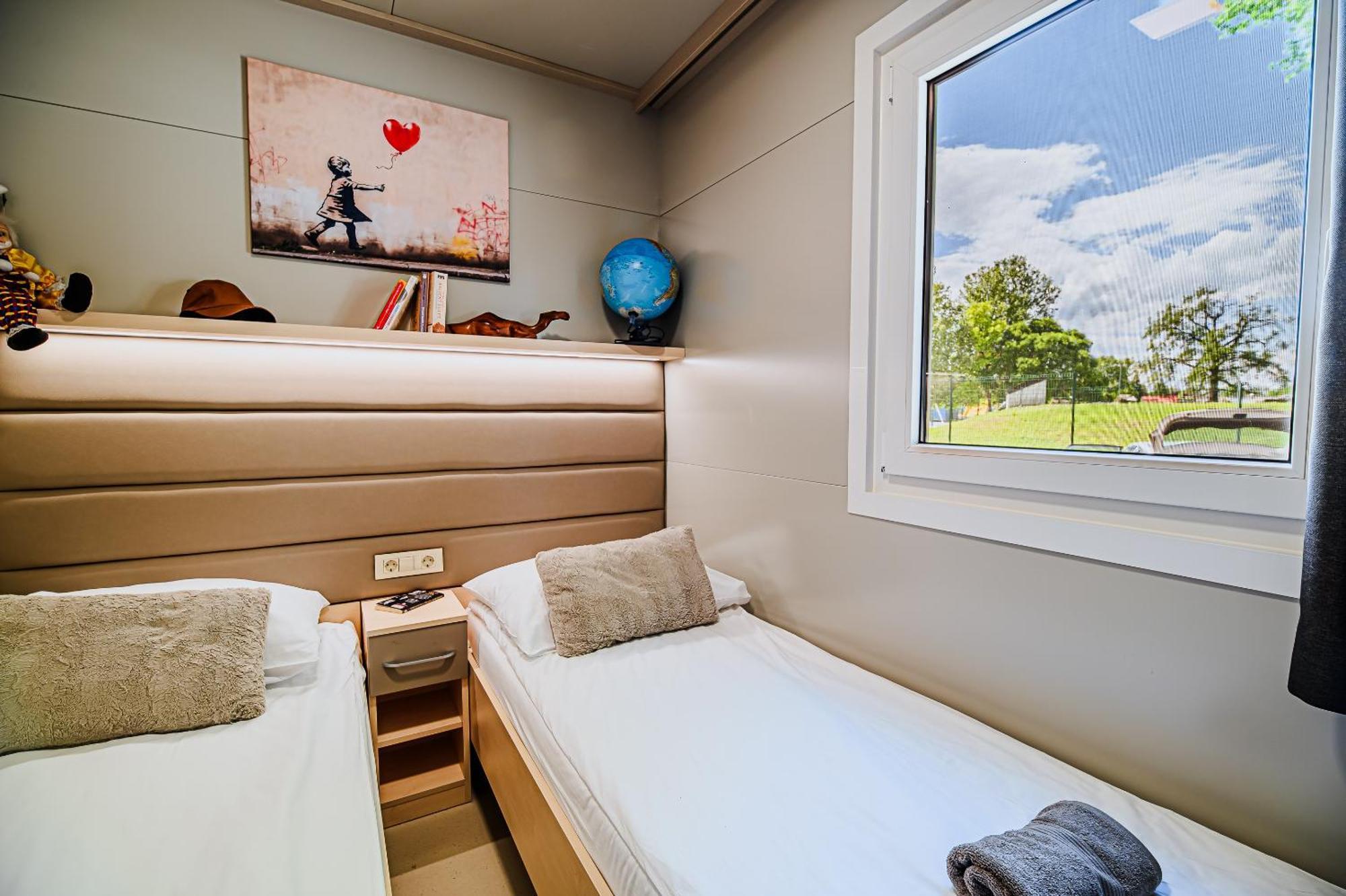 Deluxe Lake View Mobile Homes With Thermal Riviera Tickets Чатеж-об-Сави Экстерьер фото