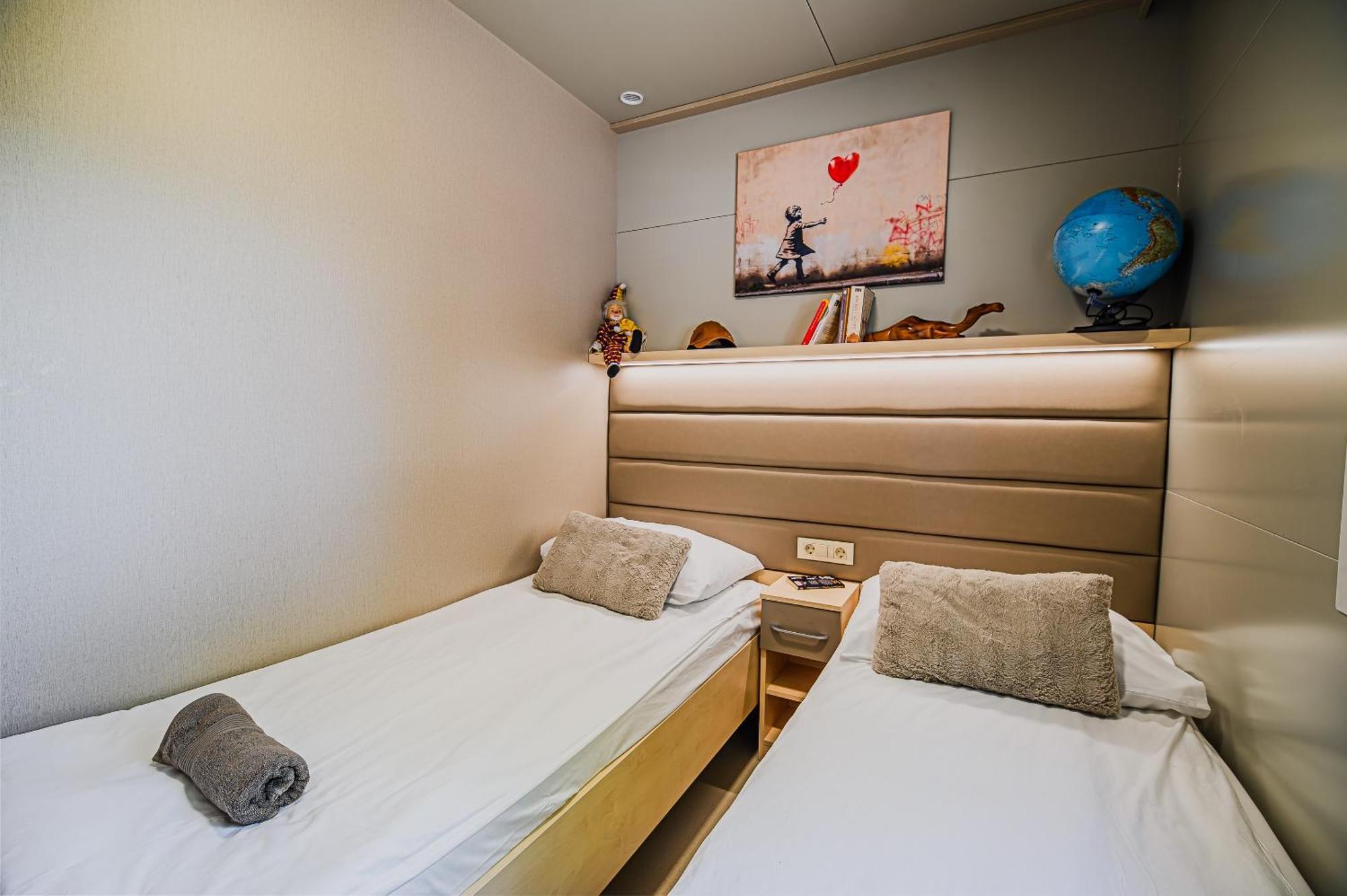 Deluxe Lake View Mobile Homes With Thermal Riviera Tickets Чатеж-об-Сави Экстерьер фото