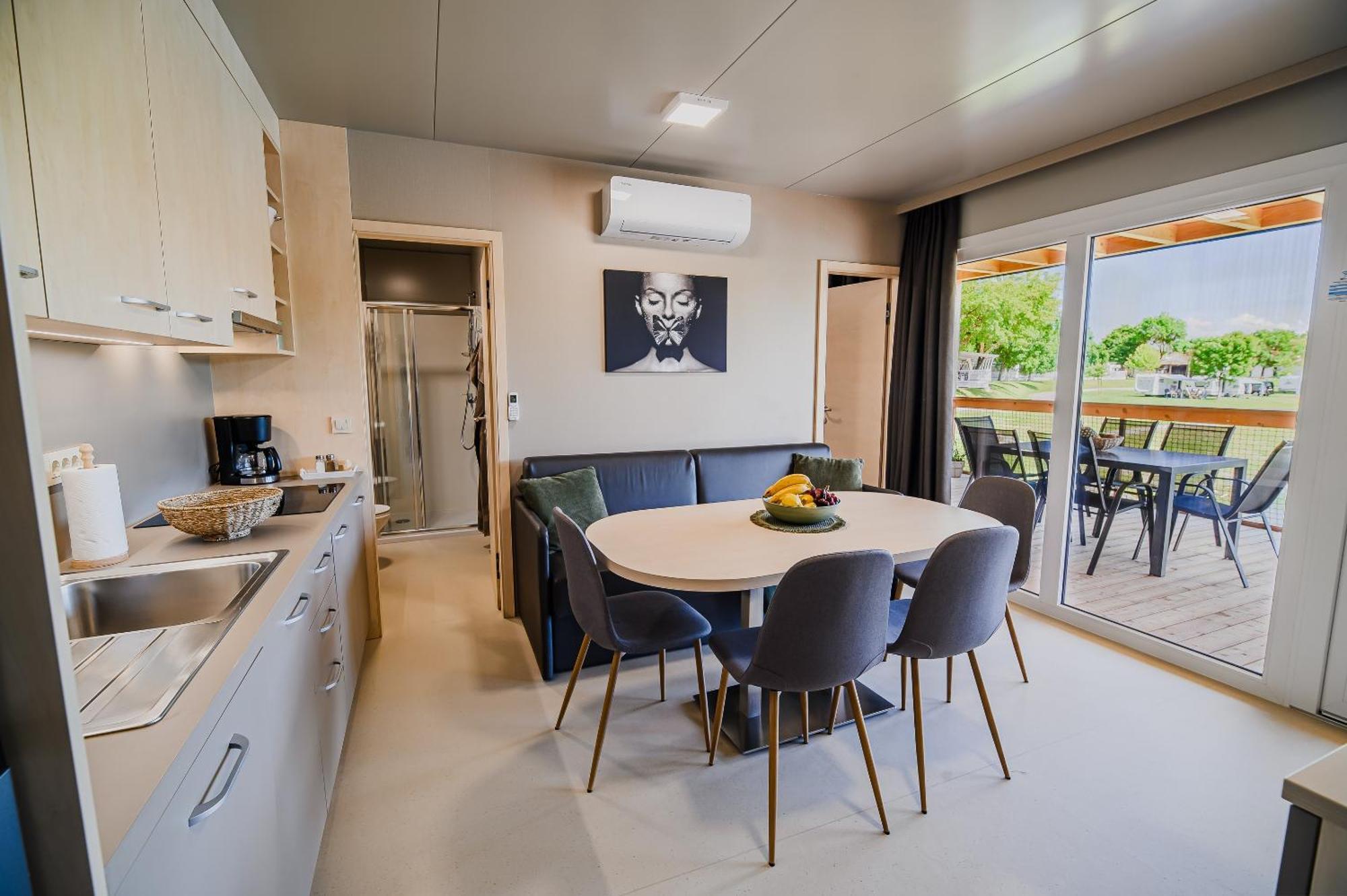 Deluxe Lake View Mobile Homes With Thermal Riviera Tickets Чатеж-об-Сави Экстерьер фото